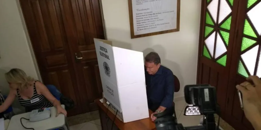 Alvaro Dias, do Podemos, esperou menos de 15 minutos na fila