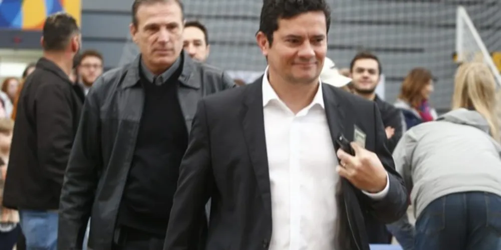 Imagem ilustrativa da imagem Sérgio Moro vota no Clube Duque de Caxias, em Curitiba