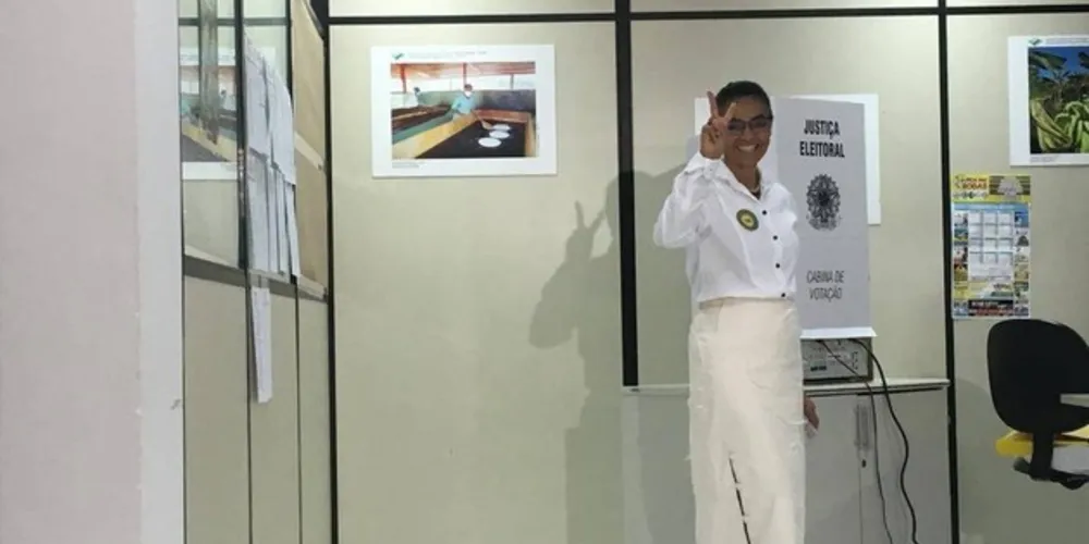 Imagem ilustrativa da imagem Marina Silva vota em Rio Branco, no Acre