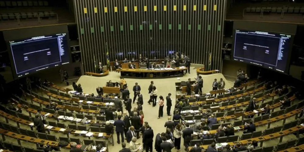 Dos 513 deputados federais eleitos e reeleitos, 71 são mulheres
