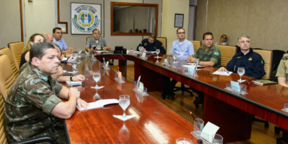 Operações foram acompanhadas por representantes da Marinha, do Exército e da Aeronáutica em central montada no Ministério da Defesa