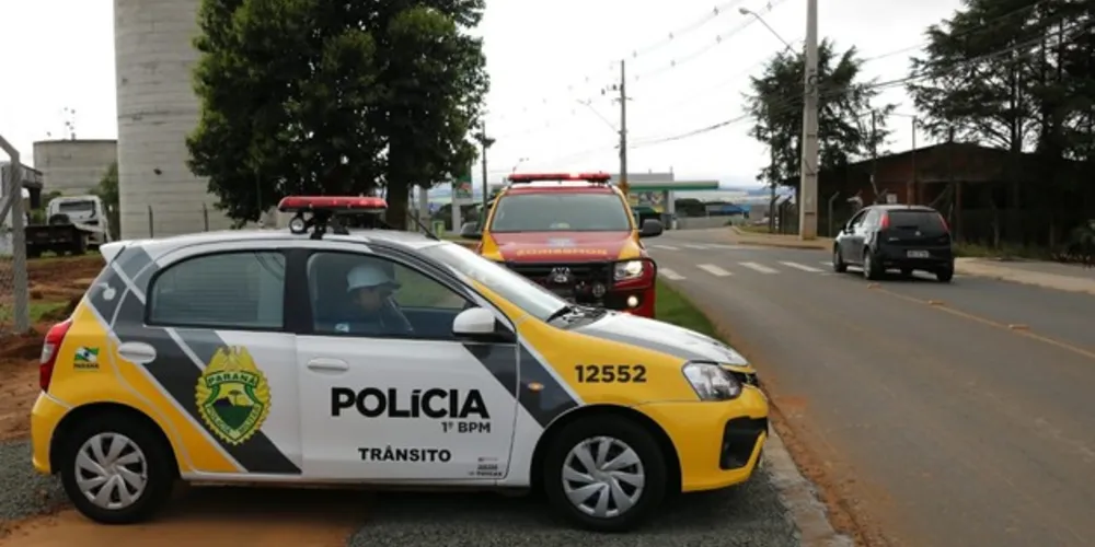 Imagem ilustrativa da imagem Mulher se joga de carro em movimento na Antonio Saad