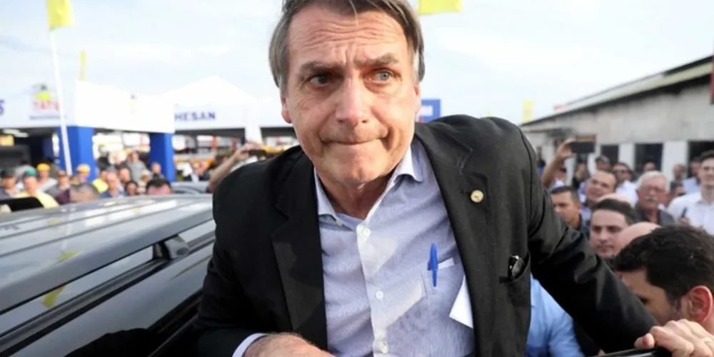 Capitão reformado do Exército, exibiu a família, a esposa e os quatro filhos