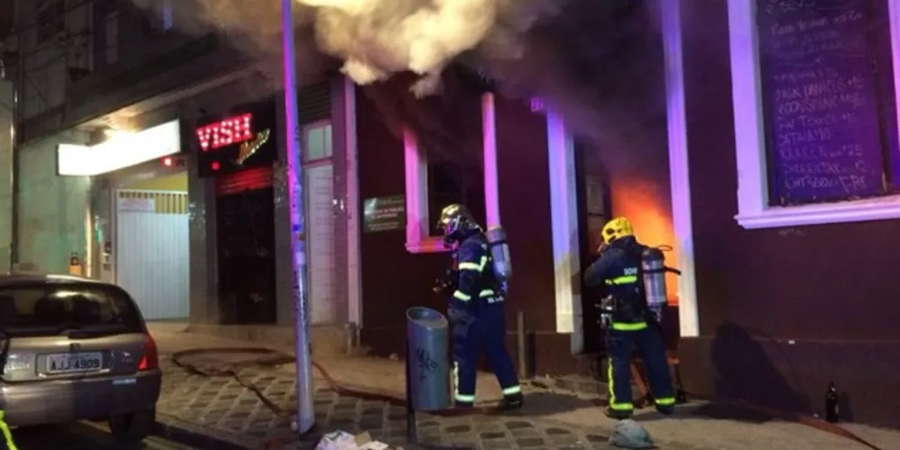 Imagem ilustrativa da imagem Incêndio atinge bar de blues em Curitiba