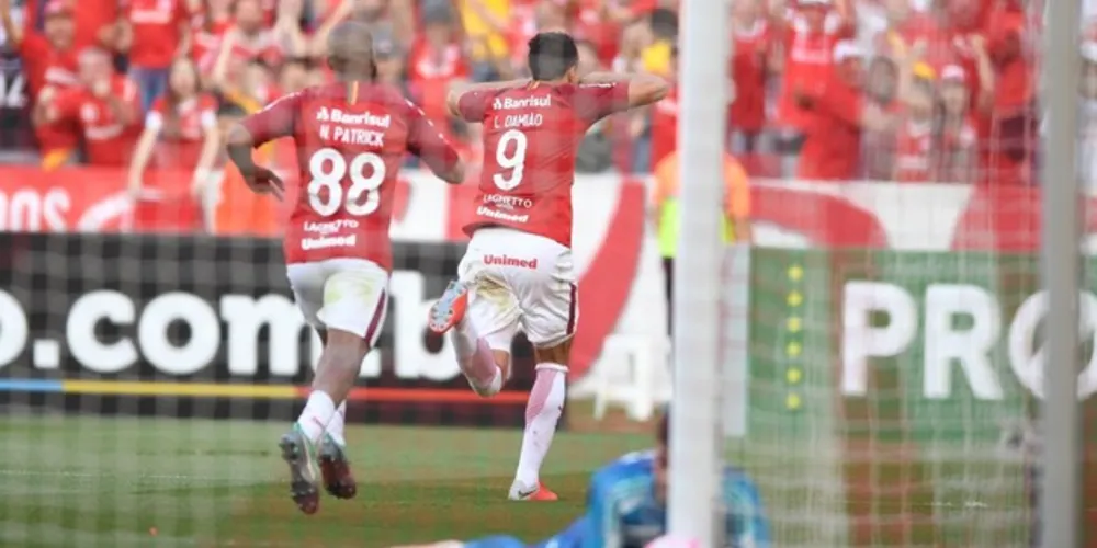Imagem ilustrativa da imagem De virada, Internacional derrota o São Paulo no Beira-Rio
