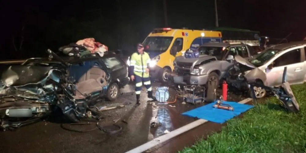 Imagem ilustrativa da imagem Batida entre quatro carros deixa cinco feridos na BR-376