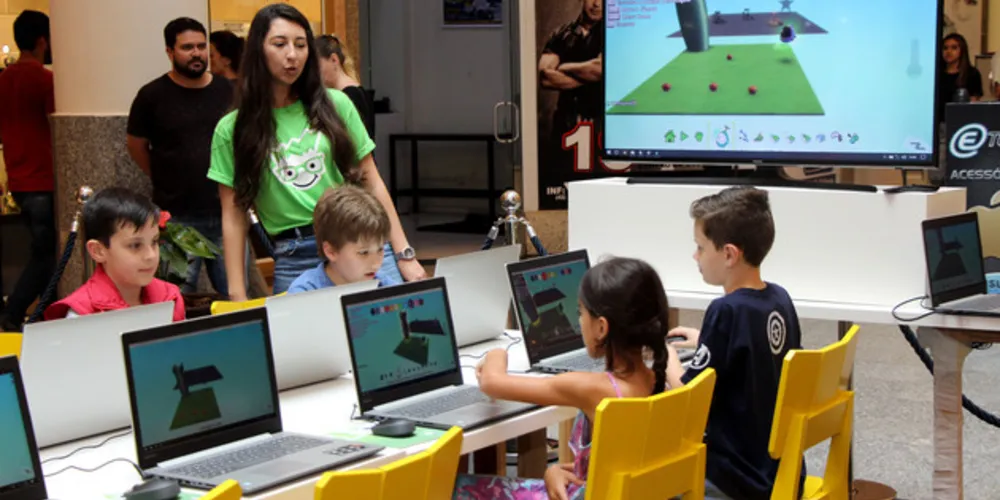 Escola ‘Happy Code’ desenvolveu oficinas destinadas ao público infantil durante o fim de semana