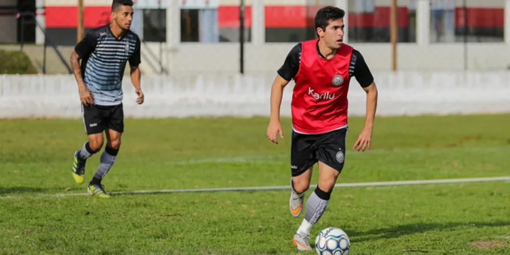 O meia Pedrinho (foto) finalizou a extensão do contrato e o Fantasma tem 24 atletas 