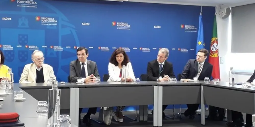 Na foto: Prof. Dr. Henrique Botelho, Adalberto Campos Fernandes, Dra. Carla Pereira, Dr. Faustino Garcia Alferez e Dr. Rafael Francisco dos Santos