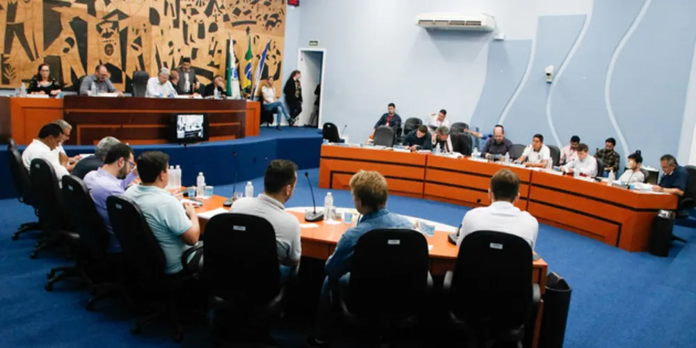 Pedido foi feito pelos vereadores Guiarone de Paula Junior (PROS) e Celso Cielak (PRTB) durante sessão.