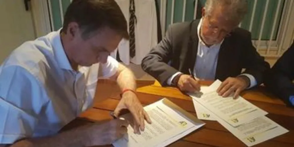 Candidato Jair Bolsonaro (PSL), assinou Termo de Compromisso no Rio.
