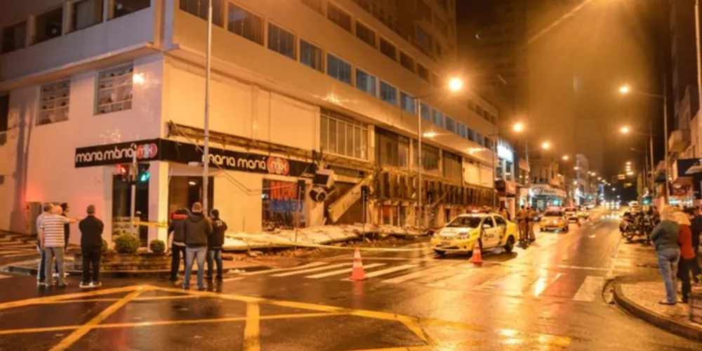 Desabamento aconteceu durante a madrugada desta quinta