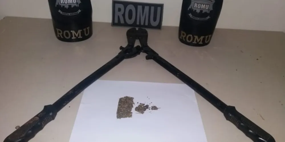 Além do alicate, suspeito foi flagrado com porção de maconha