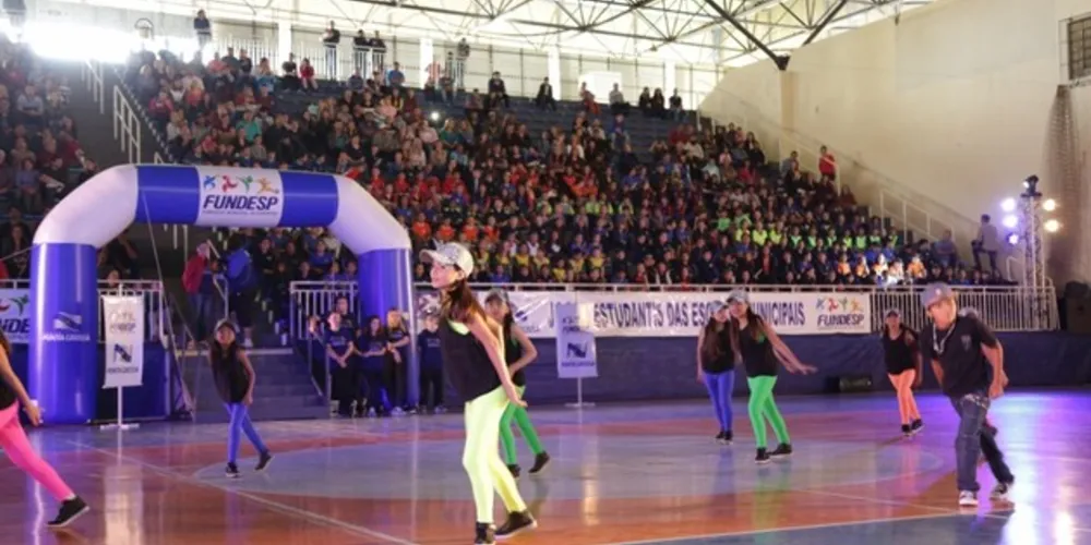Desfile de abertura acontece neste sábado no ginásio Borell du Vernay