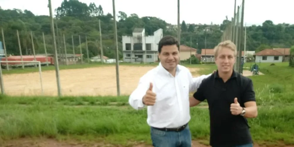 Dupla esteve durante a semana no local onde será construída a quadra para vistoriar o espaço.