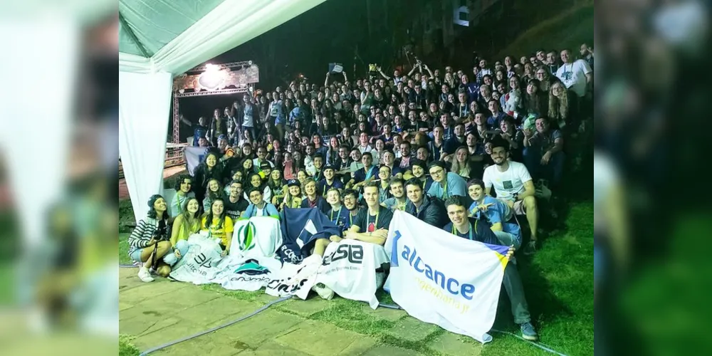 Empresarios Juniores do Paraná, que participaram do Encontro Nacional de Empresas Juniores (ENEJ), na cidade de Ouro Preto