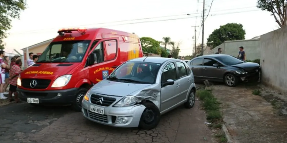 Acidente envolveu um Citroën C3 e um Honda Civic