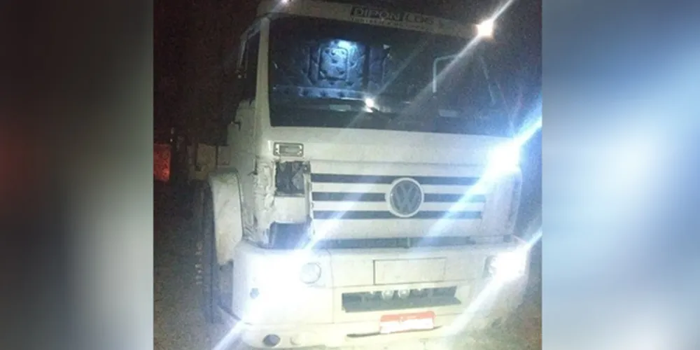 Motorista do caminhão escapou ileso do acidente