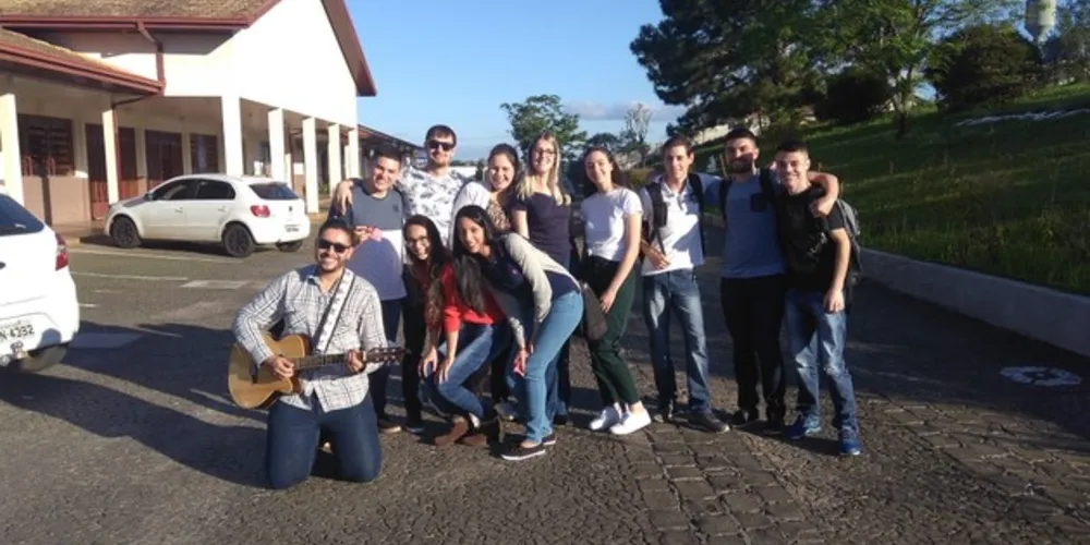 No último final de semana os integrantes do projeto 'Ajudar é +' visitaram a casa de repouso Longevus.