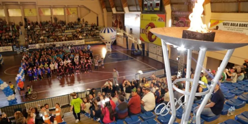 Cerimônia aconteceu no último sábado (20) e contou com representação de todas as 85 escolas municipais de Ponta Grossa