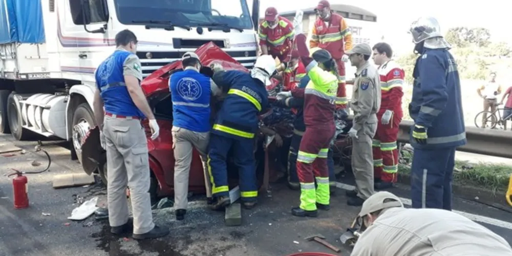 Grave acidente na BR-376 mobilizou equipes do Corpo de Bombeiros de Ponta Grossa