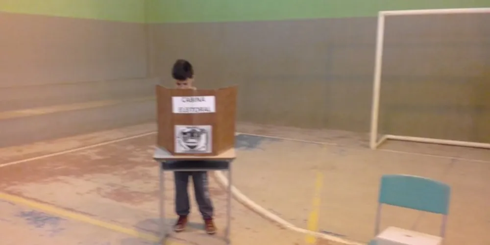 Imagem ilustrativa da imagem Turma organiza votação em quintos anos de Jaguariaíva