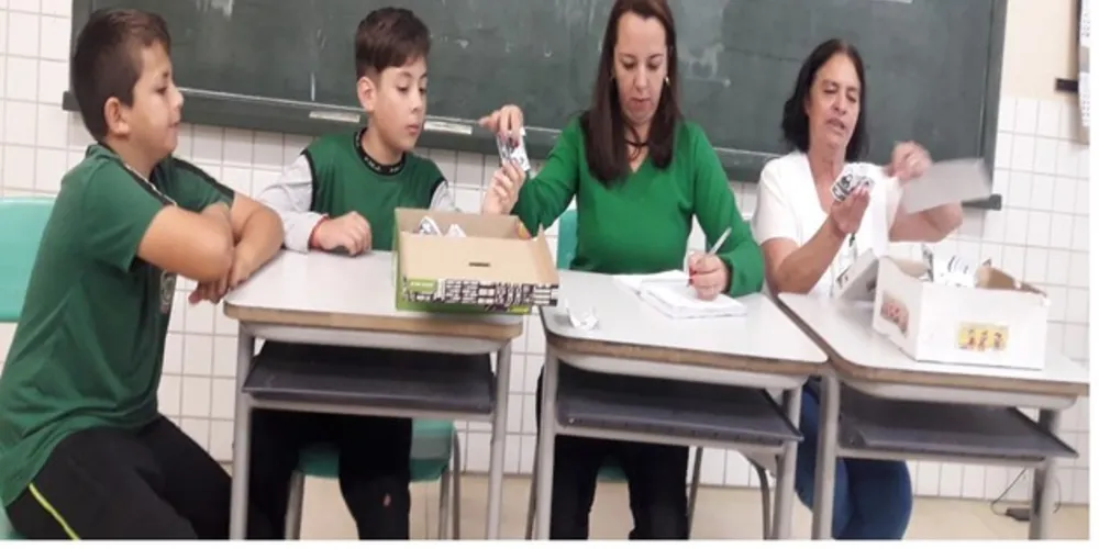 Imagem ilustrativa da imagem Turma apura e dá resultado de eleição escolar