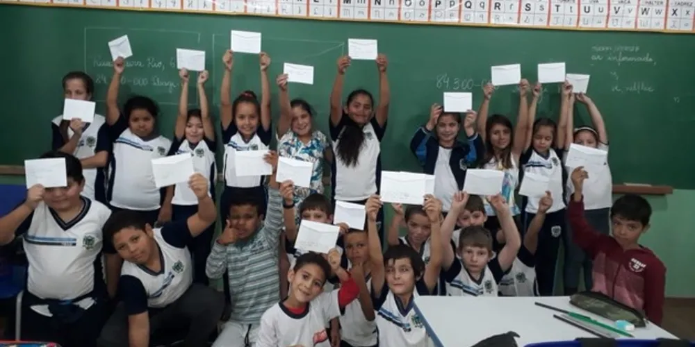 Imagem ilustrativa da imagem Estudantes trabalham com cartas em Tibagi
