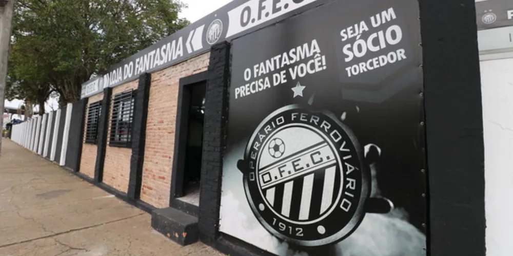 Espaço no Germano Krüger atende sócio-torcedor e venda de produtos licenciados