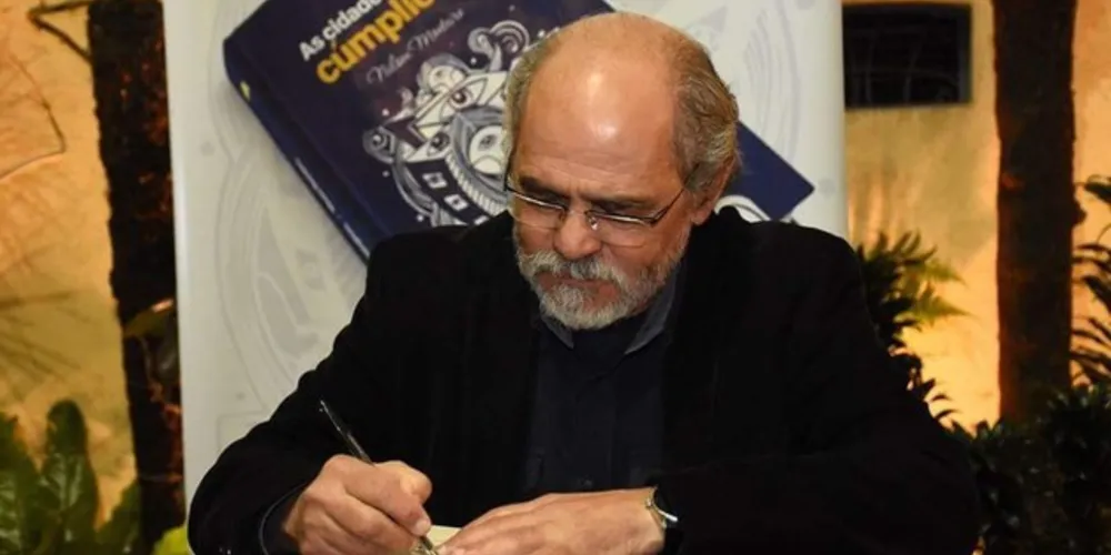 Livro reúne crônicas das cidades por onde o escritor passou