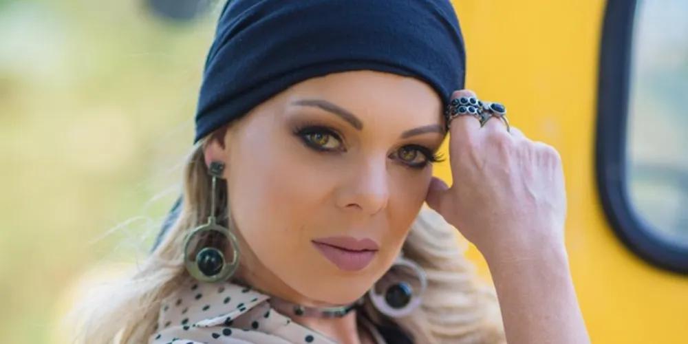 BDAY - A arquiteta Greice Doró Perin, será muito cumprimentada pela passagem de seu aniversário nesta quinta-feira (25). Greice, esposa do empresário Fabio Perin, além da total dedicação a sua família, está em constante aprendizado para trazer modernidade para os projetos arquitetônicos que levam sua assinatura. Sem medo de errar, Greice é uma das mais belas da sua geração, causando frisson por onde passa. Da Coluna RC os votos de prosperidade e alegrias. 