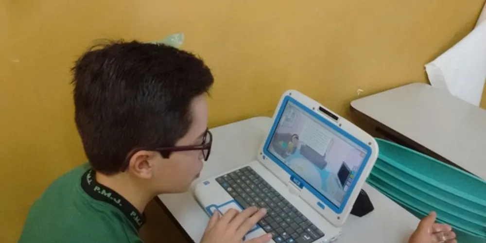 Imagem ilustrativa da imagem Tecnologia e impressos contribuem em aula sobre eleições