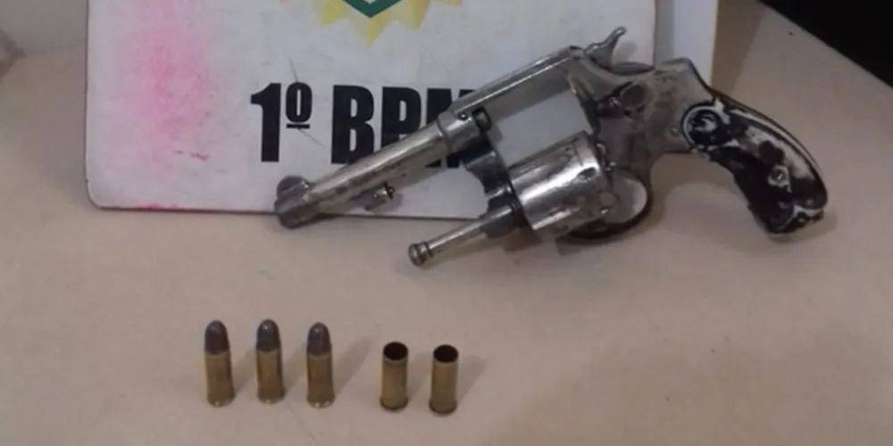 Dono de bar foi flagrado com revólver calibre 32 no estabelecimento