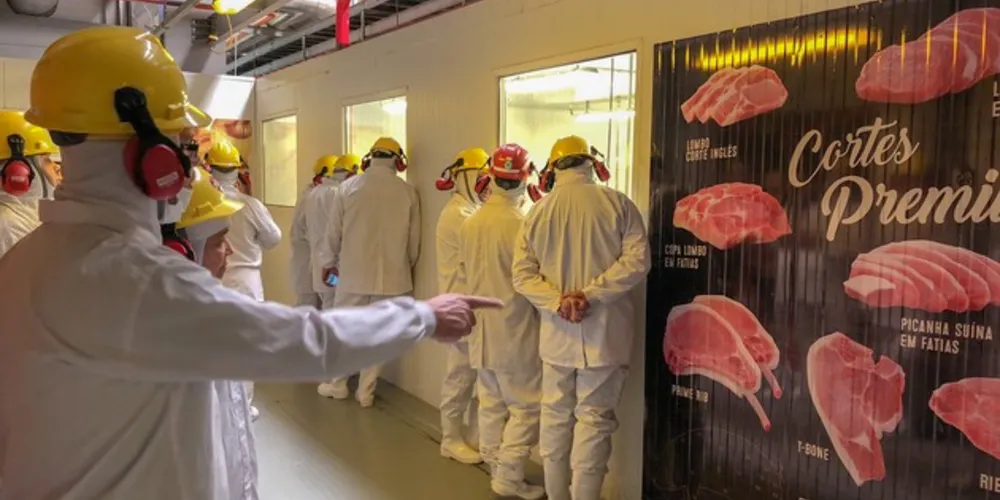 Unidade industrial produz cortes de carne suína para diversas empresas e exporta seus produtos para 25 países