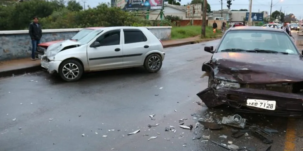 Colisão envolveu quatro automóveis