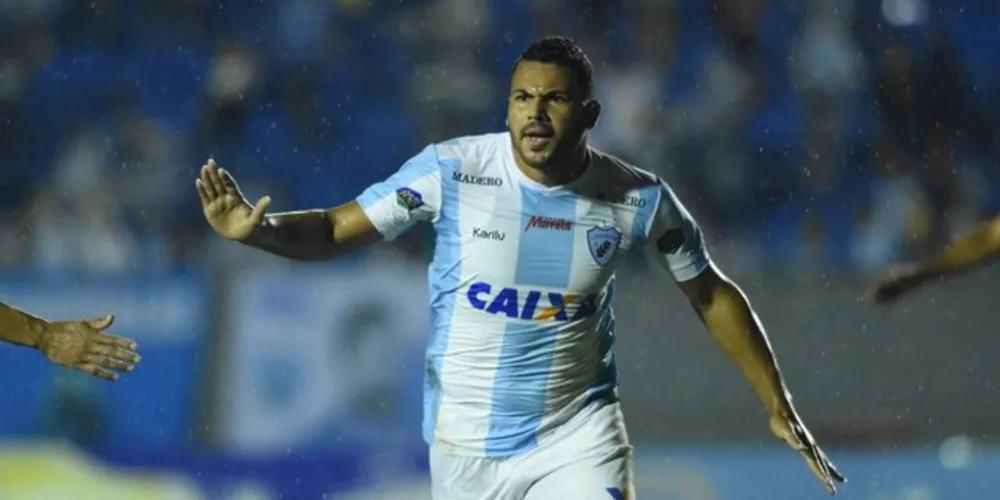 Carlos Henrique fez um dos gols do Londrina no jogo