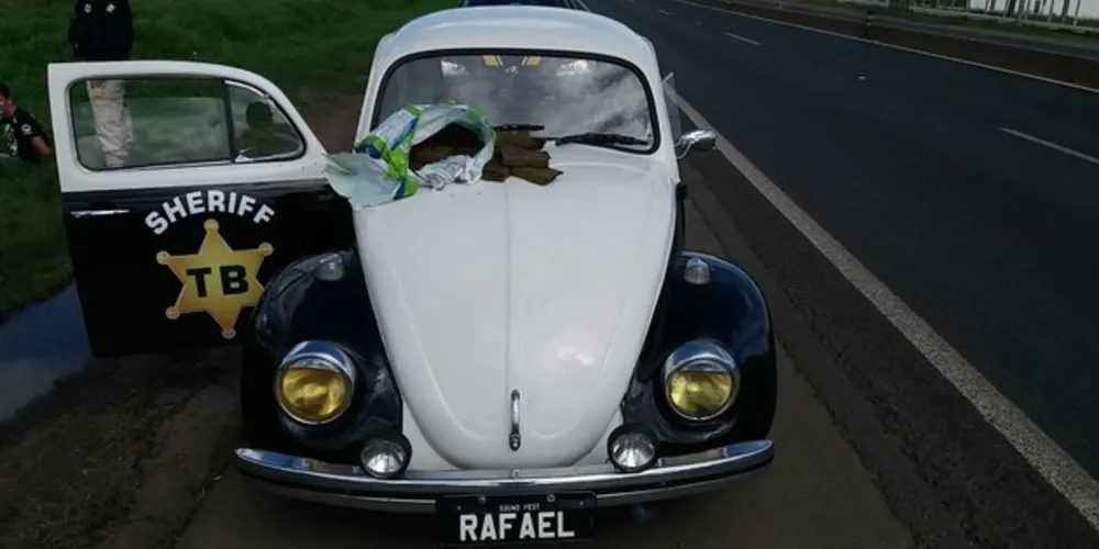 Imagem ilustrativa da imagem PRF encontra maconha em Fusca com placa ‘Rafael’