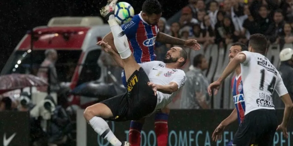 Danilo marcou os dois gols que deram a vitória ao Timão
