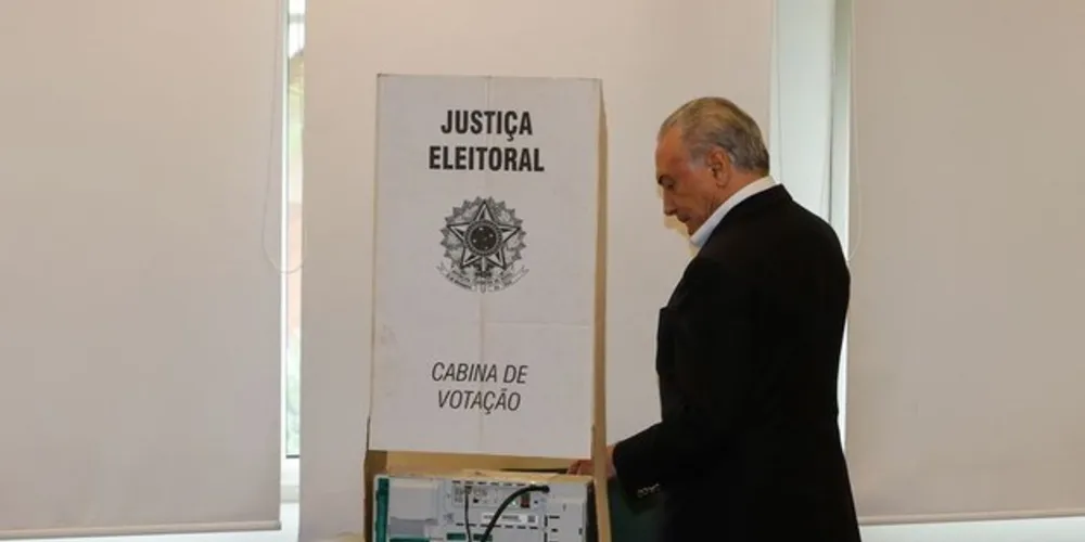 Michel Temer votou logo nos primeiros minutos de votação neste domingo