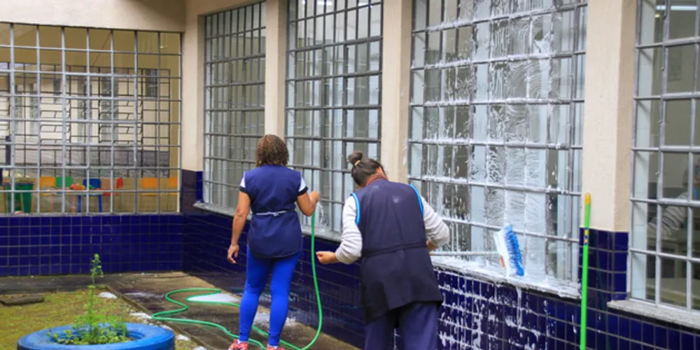 Escola passa por processo de higienização após surto de alergia