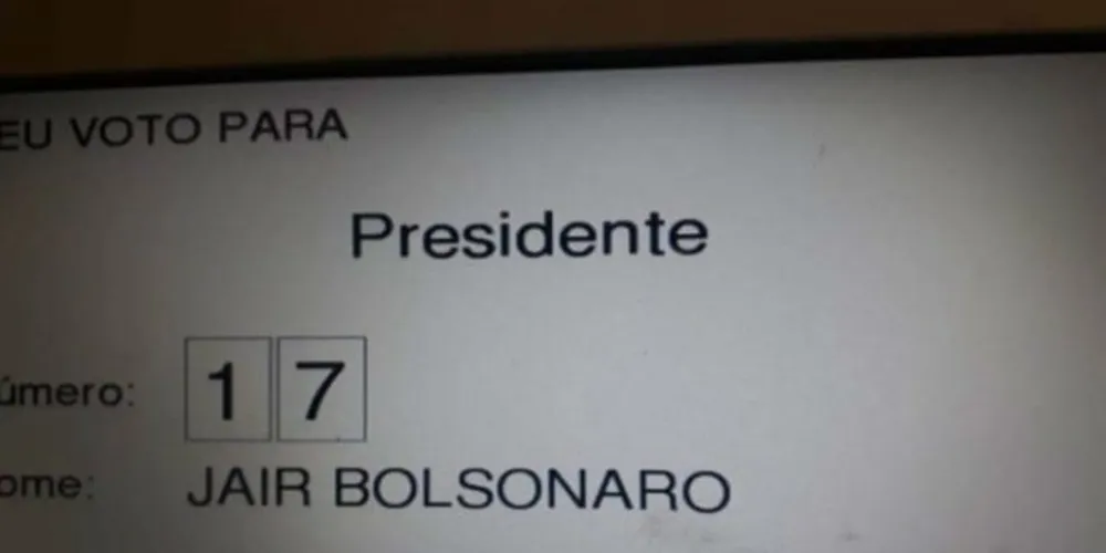 Foto foi feita logo após de digitar os números do seu candidato