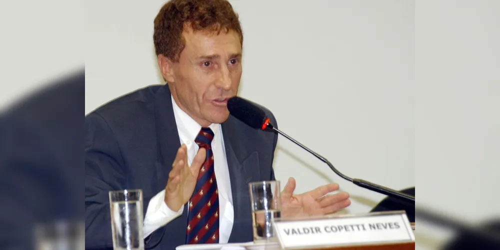 Oficial reformado da Policia Militar teria recebido seis tiros de calibre 12 e mais oito de .40, todos na cabeça