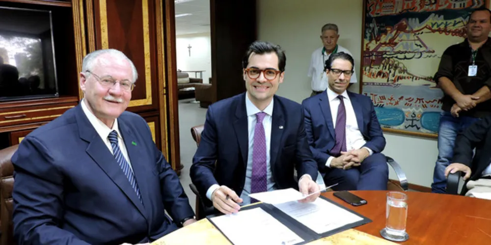 Guerra foi empossado no cargo nesta segunda-feira (29), na Agência Paraná do Banco, pelo diretor-presidente Orlando Pessuti