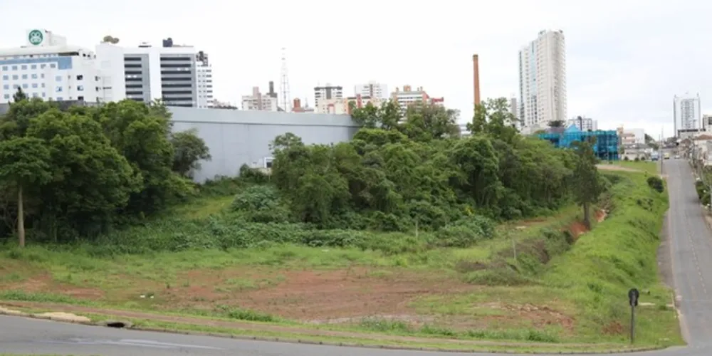 Terreno fica localizado na região de Oficinas.