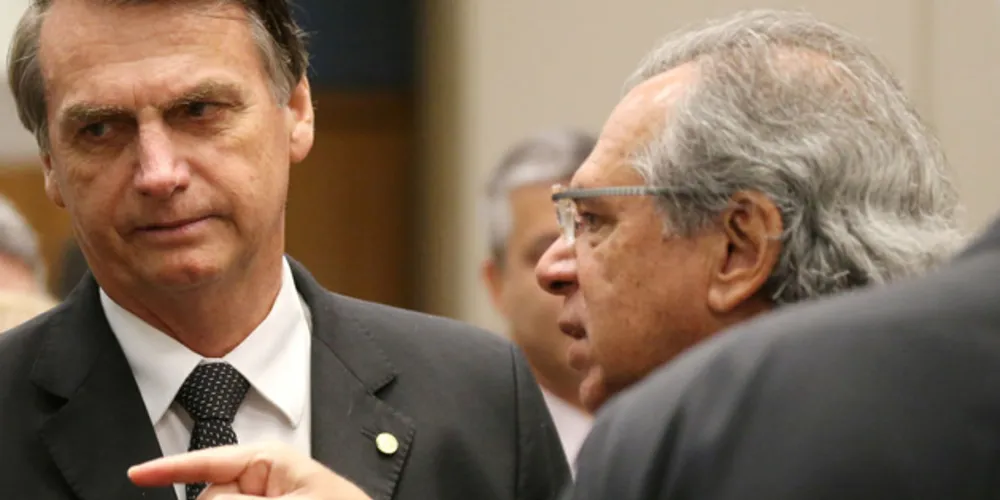 Paulo Guedes (dir.) cuidará da pasta no governo de Bolsonaro.