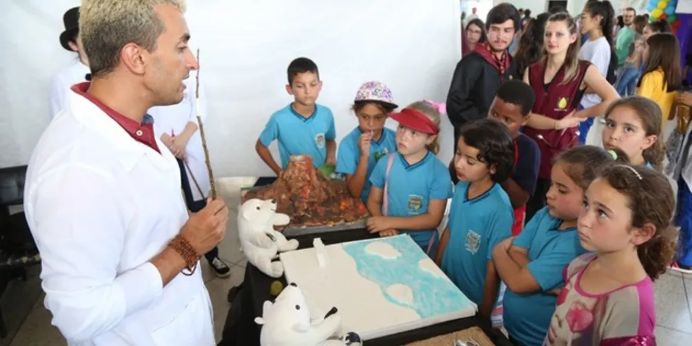 Ação recebe alunos de primeiros e segundo anos do ensino básico.