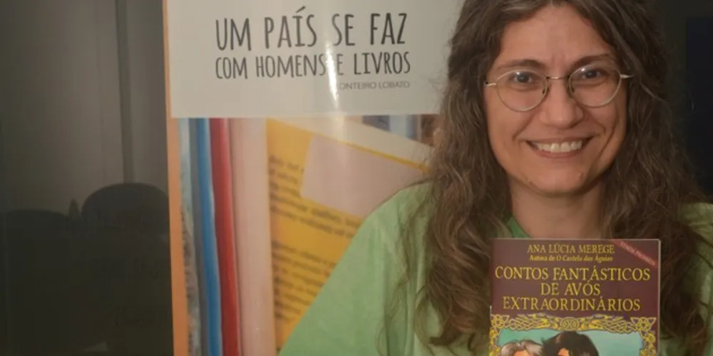 Escritora carioca cumpre agenta em Ponta Grossa.