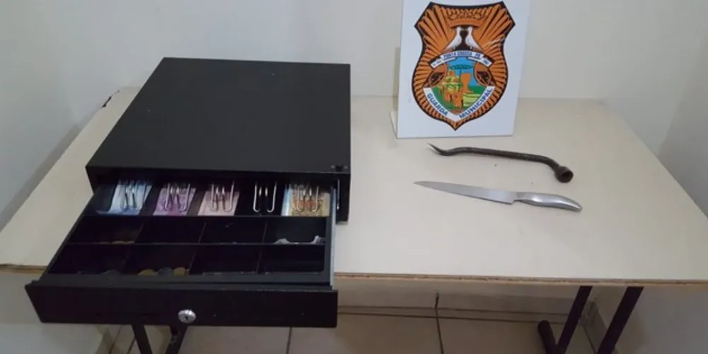 Casal foi encontrado com a caixa registradora e ferramentas usadas no crime