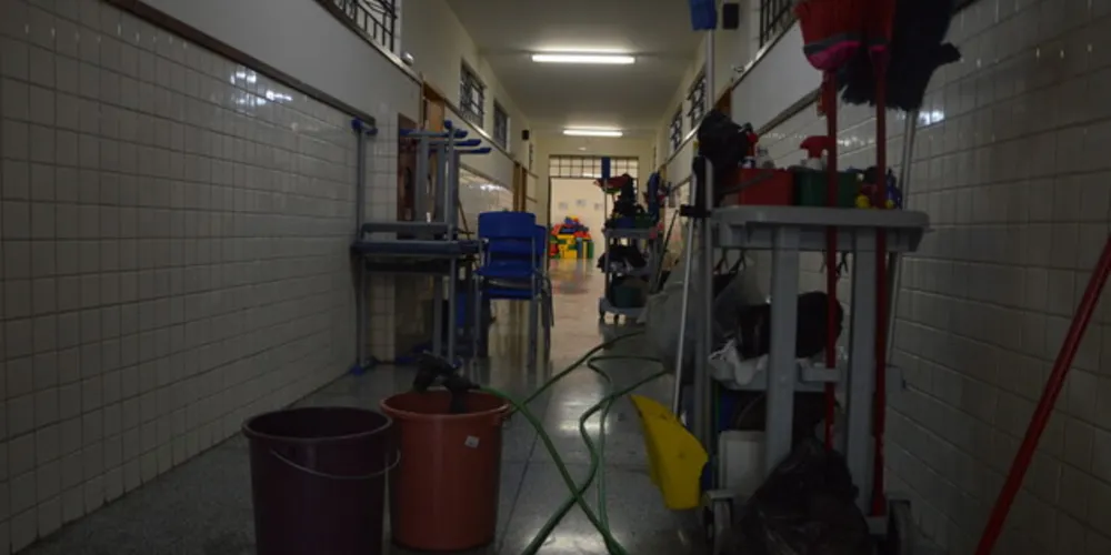 Escola Municipal Deputado Djalma de Almeida César, em Olarias, está sem aulas desde o dia 24 de outubro