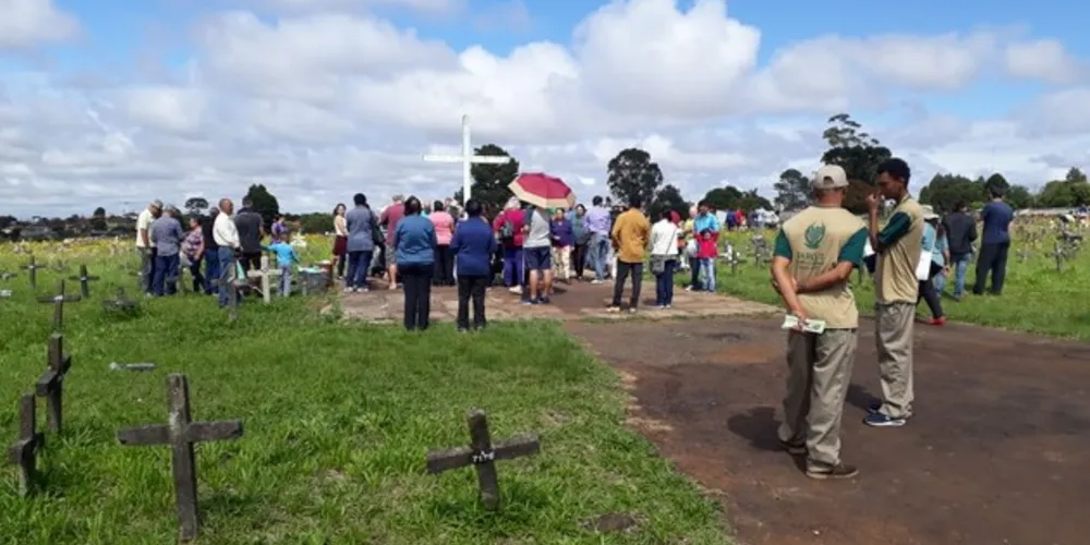 Movimentação era intensa no Cemitério Vicentino logo pela manhã.